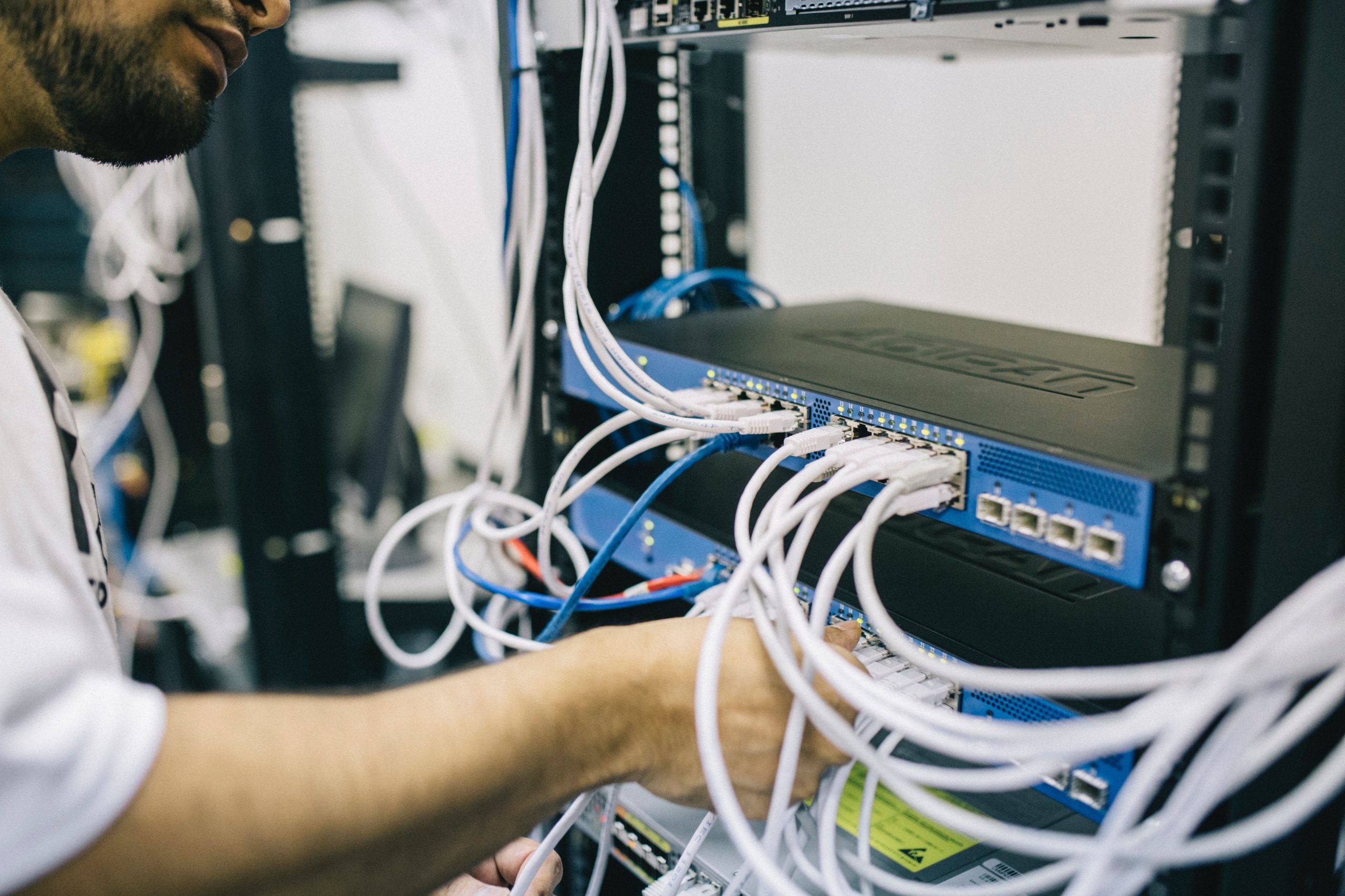 Cara-Memilih-Hosting-yang-Tepat-untuk-Bisnis-scaled