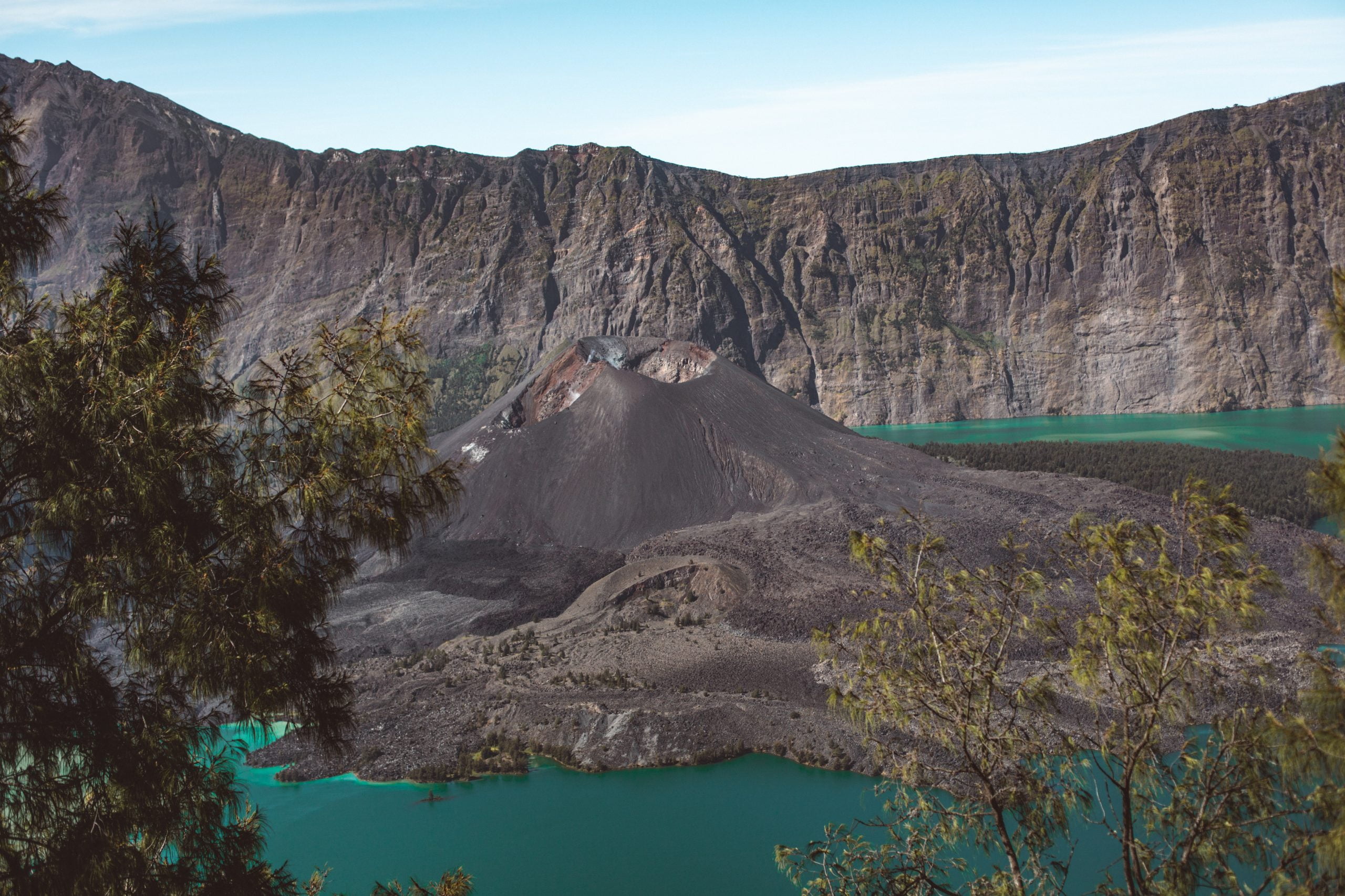 Destinasi-Wisata-Tersembunyi-di-Indonesia-scaled
