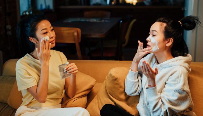 10 Produk Kecantikan Terbaik untuk Kulit Berminyak