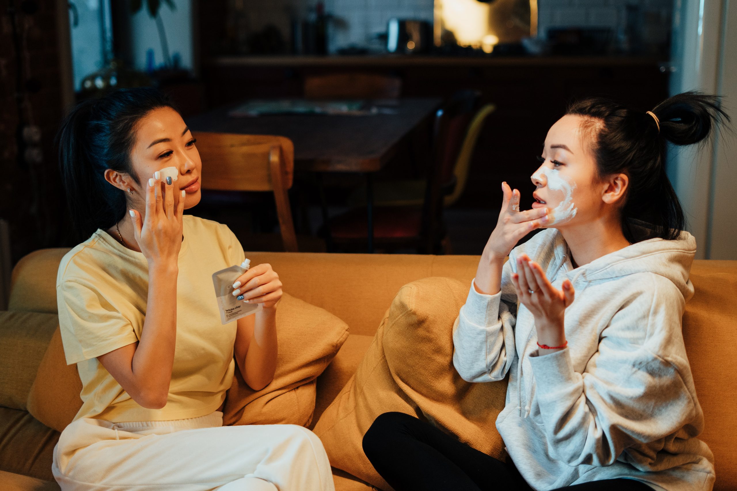 Produk-Kecantikan-Terbaik-untuk-Kulit-Berminyak-2-scaled