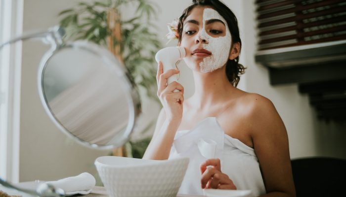 10 Produk Kecantikan yang Cocok untuk Merawat Kulit Tua