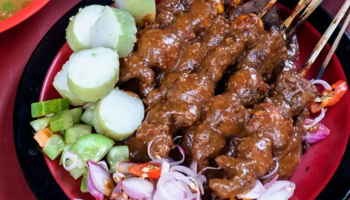 Sate Ayam Madura: Kuliner Legendaris yang Menggoyang Lidah dan Resepnya