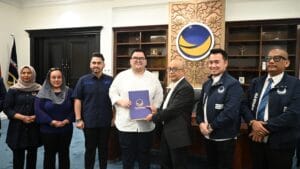 Terima BKWK dari NasDem, Bapaslon Dealdo Dwirendragraha Bahat – H Farij Ismeth Rinjani Siap Berkompetisi di Pilkada Kapuas