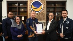 Resmi Terima BKWK dari Partai NasDem, Bapaslon Patahana Jaya Monong – Efrensia Umbing Dipastikan Kembali Bertarung di Pilkada Gunung Mas 2024