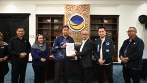 Rizky Aditya Putra dan Abdul Hamid Terima BKWK dari NasDem untuk Maju di Pilkada Lamandau