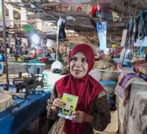 Figur Dekat dengan Rakyat, Rombongan Razak Disambut Hangat Para Pedagang Pasar Kahayan