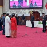 Freddy Ering dan Nyelong Inga Simon Resmi Dilantik Jadi PAW Anggota DPRD Kalteng