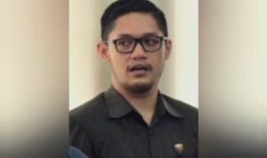 Jembatan Belum Ada, Anak-anak Pedalaman Kalteng Masih Naik Perahu ke Sekolah