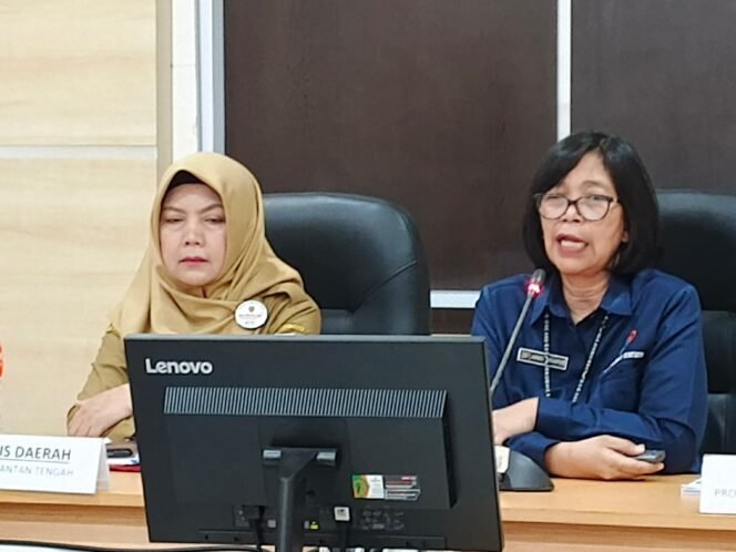 
					FOTO: Kepala BPS Provinsi Kalimantan Tengah Agnes Widiastuti bersama Asisten Perekonomian dan Pembangunan (Ekbang) Sekretariat Daerah Provinsi Kalimantan Tengah (Setda Prov. Kalteng) Sri Widanarni mewakili Gubernur Kalteng (kiri).