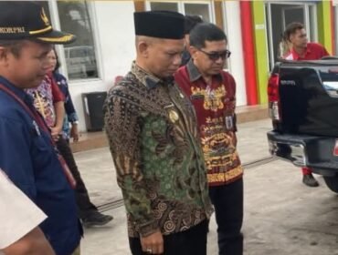 Wabup Katingan, Firdaus beserta jajaran dan Forkopimda Katingan saat melakukan pemantauan terhadap takaran BBM di SPBU Kasongan.