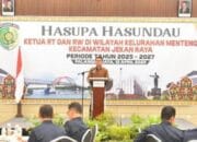 Wakil Wali Kota Achmad Zaini Serahkan SK RT/RW dan Ajak Perkuat Pelayanan Warga