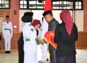 Bupati Eddy Raya Kukuhkan 50 Anggota Paskibraka Barsel 2025