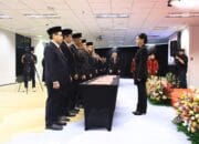 Perkuat Integritas Layanan, Enam Pejabat OJK Resmi Dilantik 