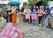 PWI Kalteng Bersama IKWI Salurkan 400 Paket Takjil