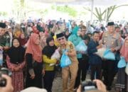 Pemprov Kalteng Salurkan 1.700 Paket Sembako Bersubsidi Melalui Pasar Murah di Palangka Raya