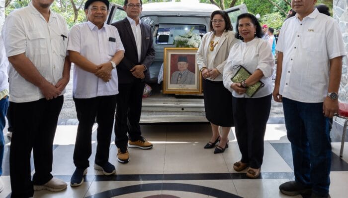 UPR Gelar Prosesi Penghormatan Terakhir Untuk Rektor Napa Awat