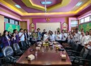 FDA Berikan Bantuan Laptop dan Ajak Civitas Akademika IAKN Ikuti Program NasDem Tour