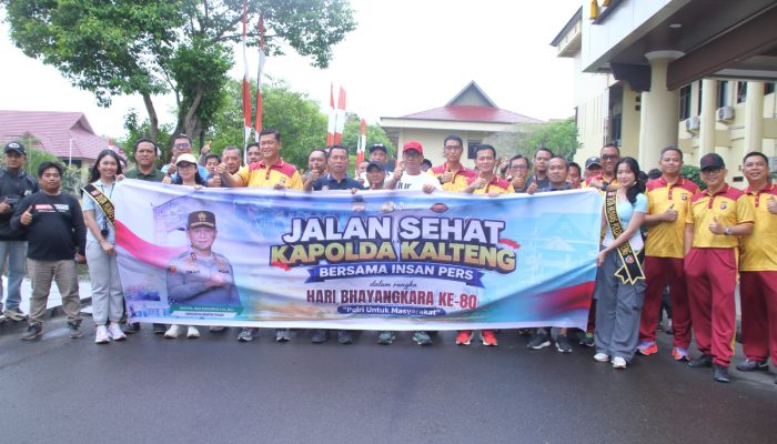 Kapolda Kalteng Perkuat Sinergi Pers Melalui Jalan Sehat Bersama