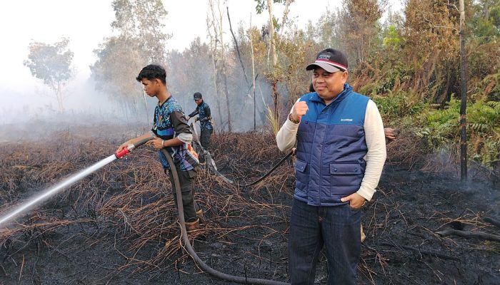 Asap Masih Mengepul, Bara Gambut di Jalan Slamet
