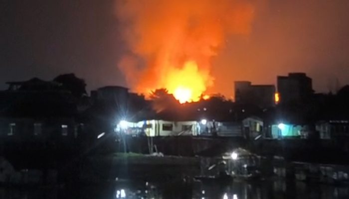 Kebakaran Hebat Melanda Pasar Besar Palangka Raya, Api Berkobar di Tengah Kawasan Padat