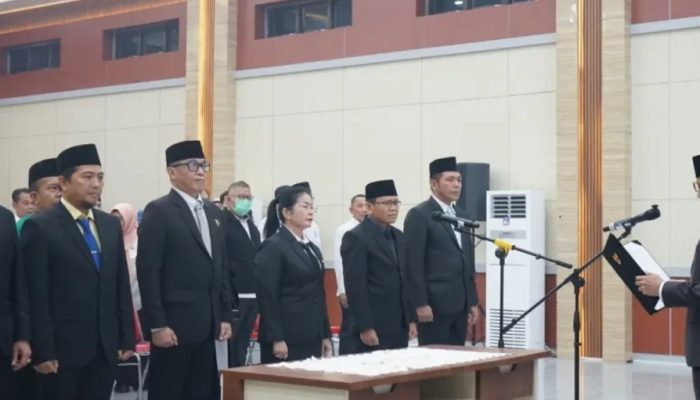 12 Pejabat Dilantik, Fairid Naparin Minta Perkuat Kinerja dan Pelayanan Masyarakat