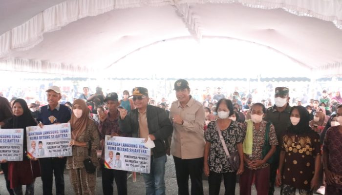 Warga Pulang Pisau Terima Bantuan Pangan serta Layanan Kesehatan