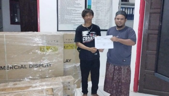 Digitalisasi Pendidikan Makin Nyata, SMAN 5 Muara Teweh Terima Bantuan Papan Interaktif
